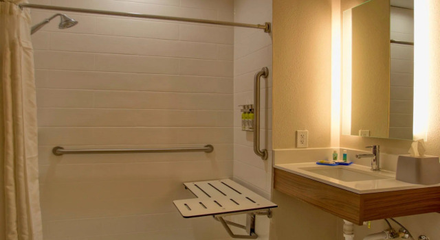 Двухместный номер Standard Holiday Inn Express Hotel & Suites Byram by IHG