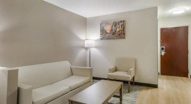 Red Roof Inn PLUS+ & Suites Savannah   I-95, Забронировать Отель Отели Джорджтауна 3 звезды, 3*