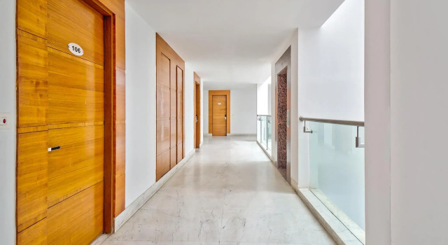 Capital O 8677 The Amor, Rezerwuj Hotel Hotele w Uttarakhand z basenem, Basen