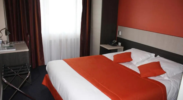Номер Standard Logis Hôtel- Restaurant La Renaissance