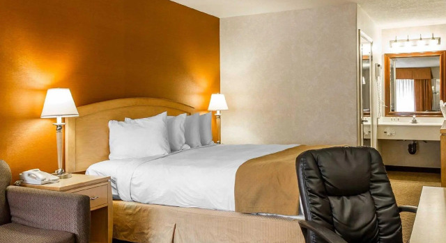Номер Standard Quality Inn & Suites Lathrop