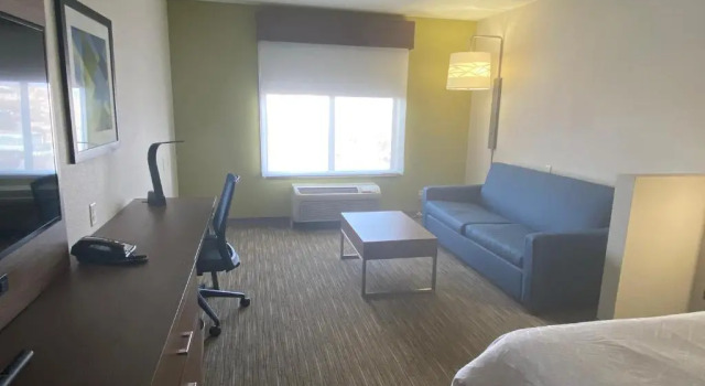 Люкс Holiday Inn Express & Suites - Albuquerque East by IHG