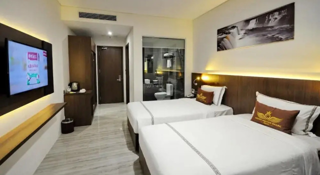 Двухместный номер Superior с балконом и с видом на бассейн Crown Nguyen Hoang Hotel