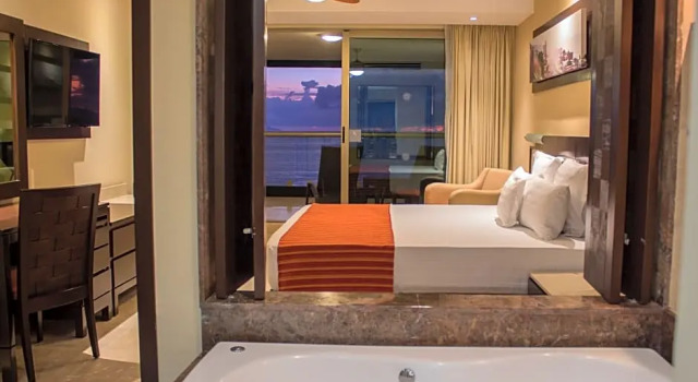 Двухместный люкс Infinity Sunset Plaza Beach Resort Puerto Vallarta All Inclusive