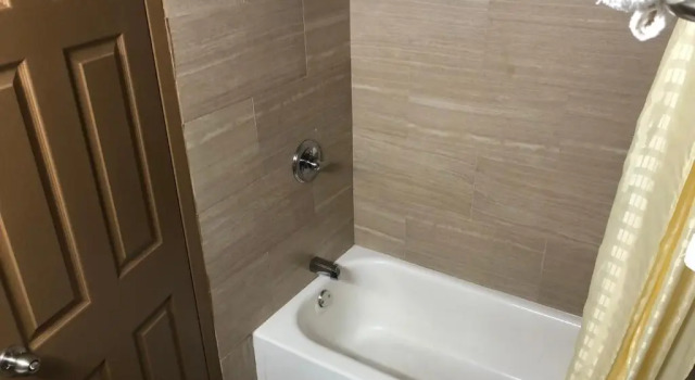 Люкс Economy Inn North Randall