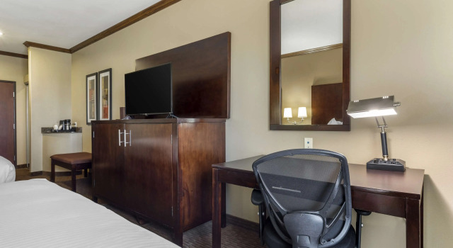 Четырёхместный номер Standard Best Western Plus Texoma Hotel & Suites
