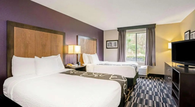 Четырёхместный люкс La Quinta Inn & Suites by Wyndham Houston North-Spring