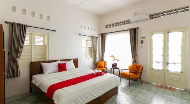 Полулюкс RedDoorz Syariah near Titik Nol Yogyakarta