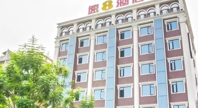 Super 8 Hotel