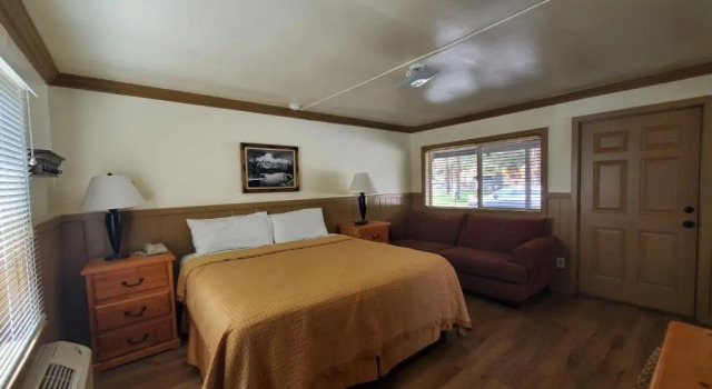 Двухместный люкс с видом на реку Kernville Inn