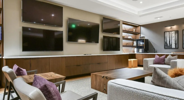 Lift Condo With Ski-in out w Village Access hot tub Fitness Center ski Rentals On-site, Забронировать Отель Отели Парк-Сити с парковкой, рядом с Canyons Parking Lot, Парковка