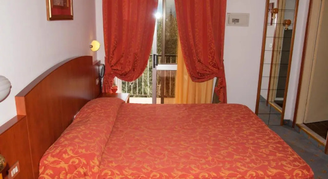 Четырёхместный номер Standard Hotel Garden NEW MANAGEMENT
