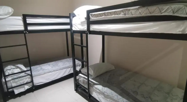 Кровать в общем номере Calam Hostal