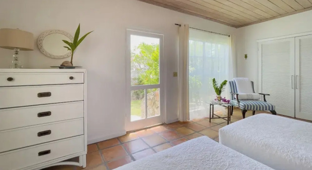 Ultra-Luxury Escape: New Beachfront Villa, Buchen Sie Villa Villen in Dunmore Town, Villa