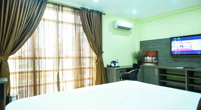 Best Western Plus Mydas Hotel, Book Hotel Hoteller i Owo med parkering, Parkering