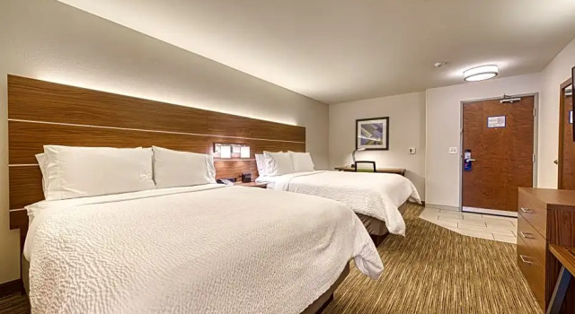 Четырёхместный люкс c 1 комнатой Holiday Inn Express & Suites Manitou Springs by IHG