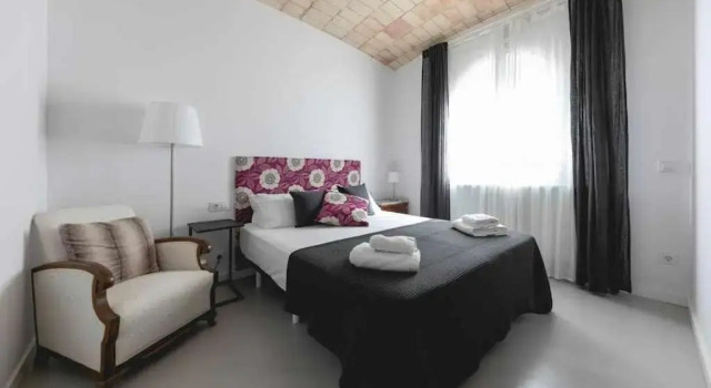 Номер Standard Newly renovated room w Pool & BikeParking