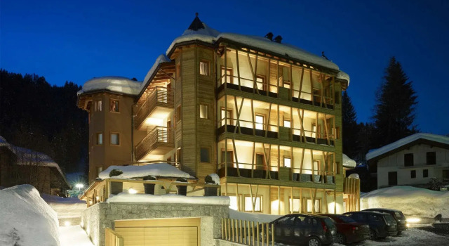 DV Chalet Boutique Hotel & Spa, Забронировать Шале Коттеджи Мадонна-ди-Кампильо, рядом с Горнолыжный подъёмник Мирамонти, Коттедж