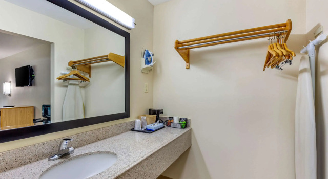Двухместный номер Standard Econo Lodge Kosciusko