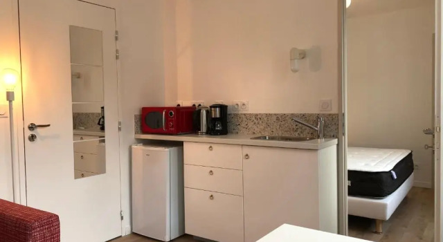 Апартаменты Superior La Maison de la Douce Heure, 4 appartements climatisés avec jardin au centre ville proche des Thermes