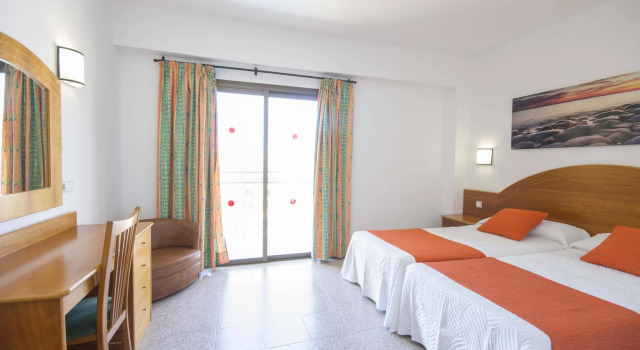 Hotel Brisa Ibiza, Book Hotel Sant Antoni de Portmany 