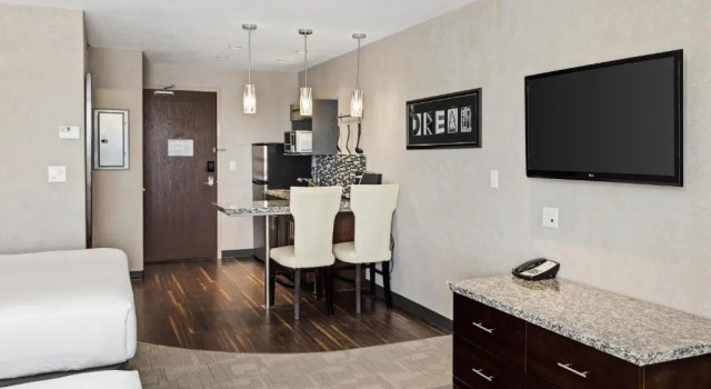 Люкс Home Inn & Suites - Swift Current