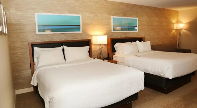 Двухместный люкс enVision Hotel & Conference Center Mansfield-Foxboro