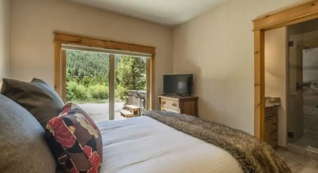 Campfire Mountain Home 3 Bedroom Holiday home by Key to the Rockies
