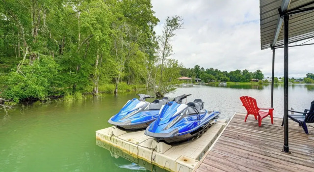 Hiawassee Getaway w/ Hot Tub, Deck & Lake Access!, Boek Vakantiehuis Hiawassee 