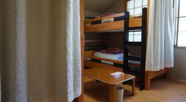 Кровать в общем номере Azumino Ikeda Guesthouse