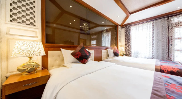Lijiang Scenic Vacation Hotel, Забронировать Отель Лицзян Юньнань, рядом с Улица Сквер-стрит Древнего города Даянь