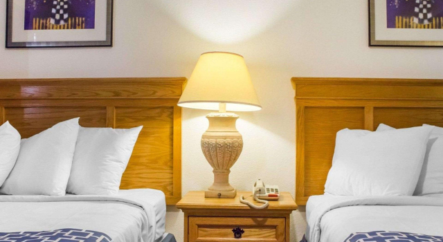 Четырёхместный номер Standard Rodeway Inn Old Town Scottsdale
