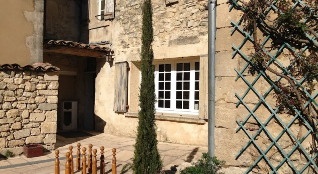 La Belle Cour, Rezervasyon Otel Cereste Route de la Lavande