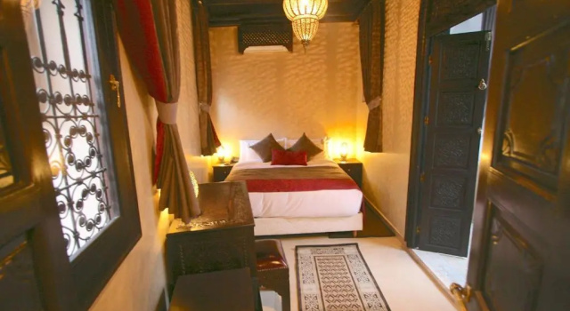 Camera Standard Riad Omri
