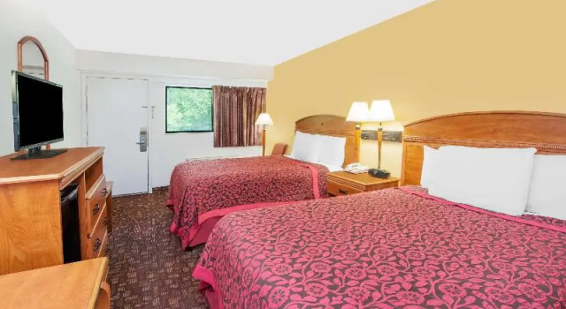 Номер Standard Days Inn by Wyndham Kingdom City