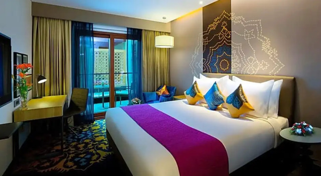 Двухместный полулюкс с балконом Grand Mercure Mysore - An Accor Brand