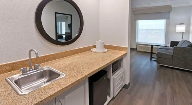 Двухместная студия с балконом Hampton Inn & Suites Lanett/West Point