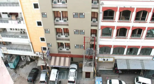 Hotel Shanta VS Continental