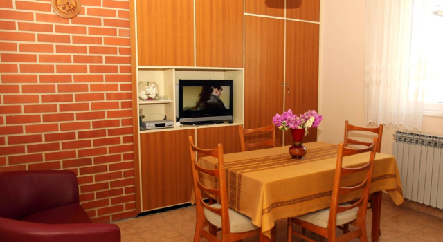 Apartments J&R Babara, Забронировать Апартаменты/квартира Отели Биоград-на-Мору с парковкой, рядом с Частный Пляж «Кемп Сенди», Парковка