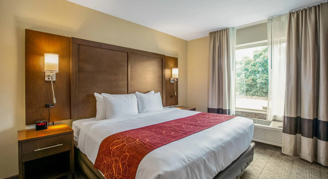 Двухместный номер Standard Comfort Suites Fishkill near Interstate 84