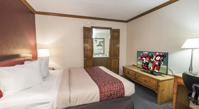 Best Western Country Inn, Book Hotel Uhrichsville Ohio