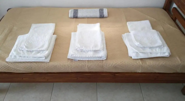 Hermanos, Book Hotel Flogita 