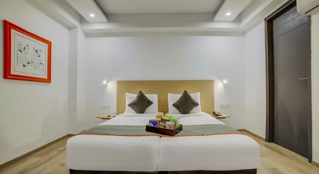 Oyo Townhouse 089 Hongkong Bazaar, Забронировать Отель Гургаон 