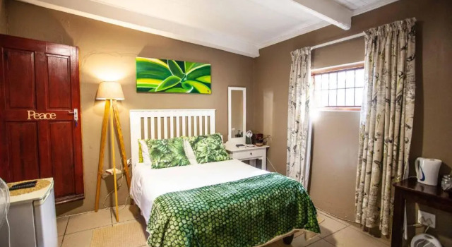 Номер Standard Flametree Guesthouse