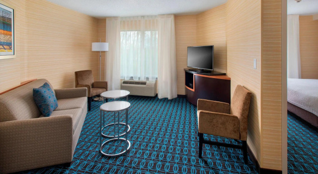 Двухместный люкс с 2 комнатами Fairfield by Marriott Inn & Suites Verona Turning Stone
