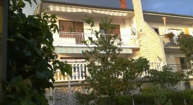 Apartments Mara, Забронировать Апартаменты/квартира Отели Приморско-Горанской жупания с парковкой, Парковка