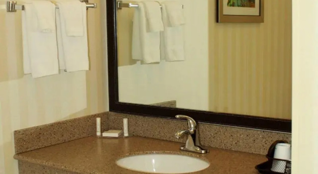 Двухместный люкс Fairfield Inn & Suites by Marriott Fairmont