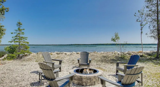 Коттедж Baileys Harbor Waterfront Vacation Rental w/ Grill