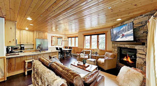New Listing! Park City , 3 Min. To Lifts 2 Bedroom Condo