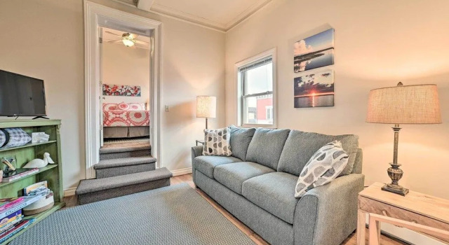 Downtown Loft Apartment, Steps to Riverfront!, 予約 アパートメント アルピナ ミシガン州